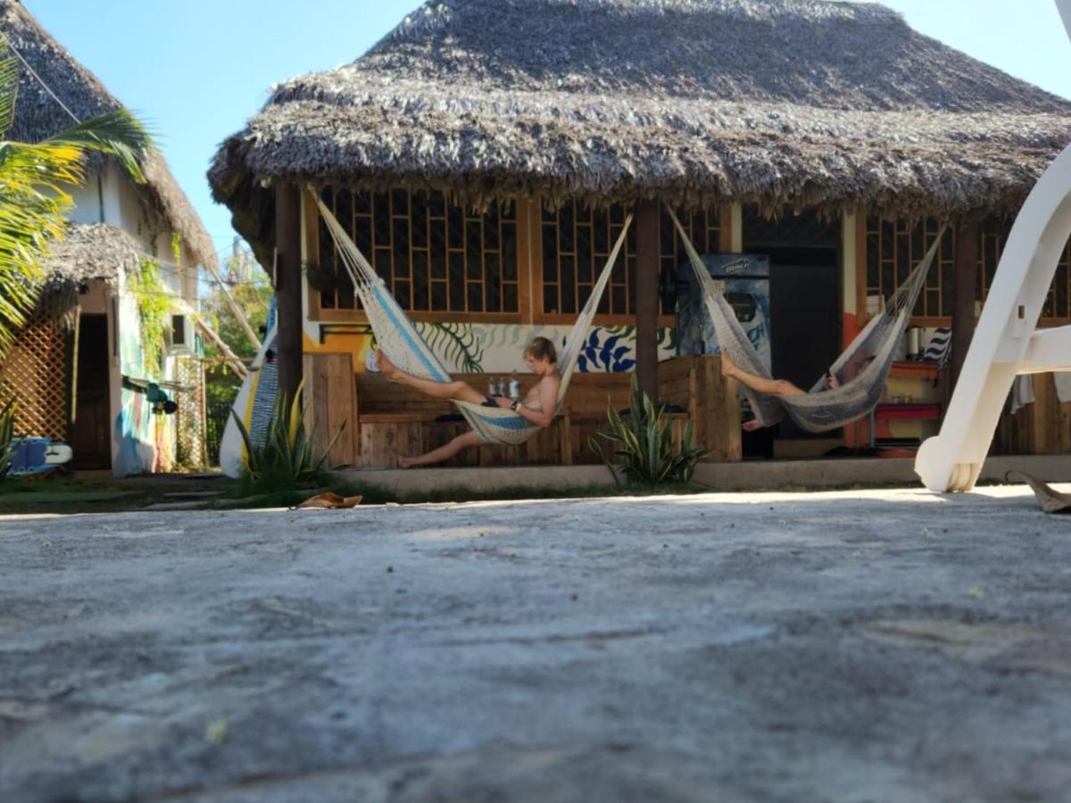 Green Belly Surf Hostel El Paredón Buena Vista 外观 照片