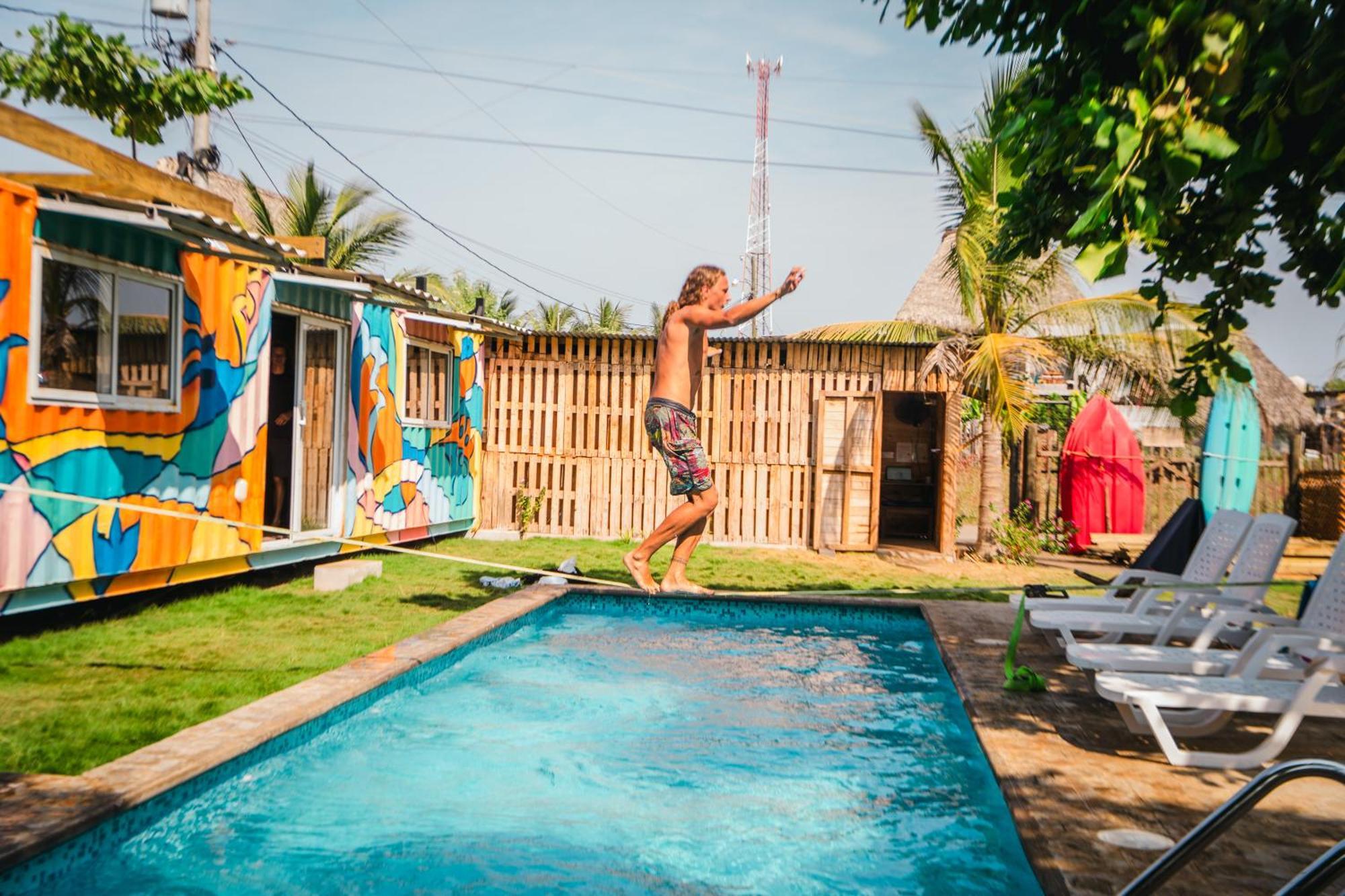 Green Belly Surf Hostel El Paredón Buena Vista 外观 照片